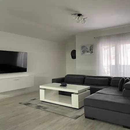 Apartament Kis *