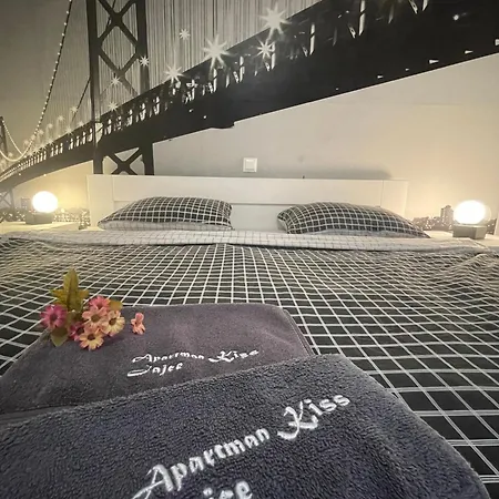 Kis Apartment *